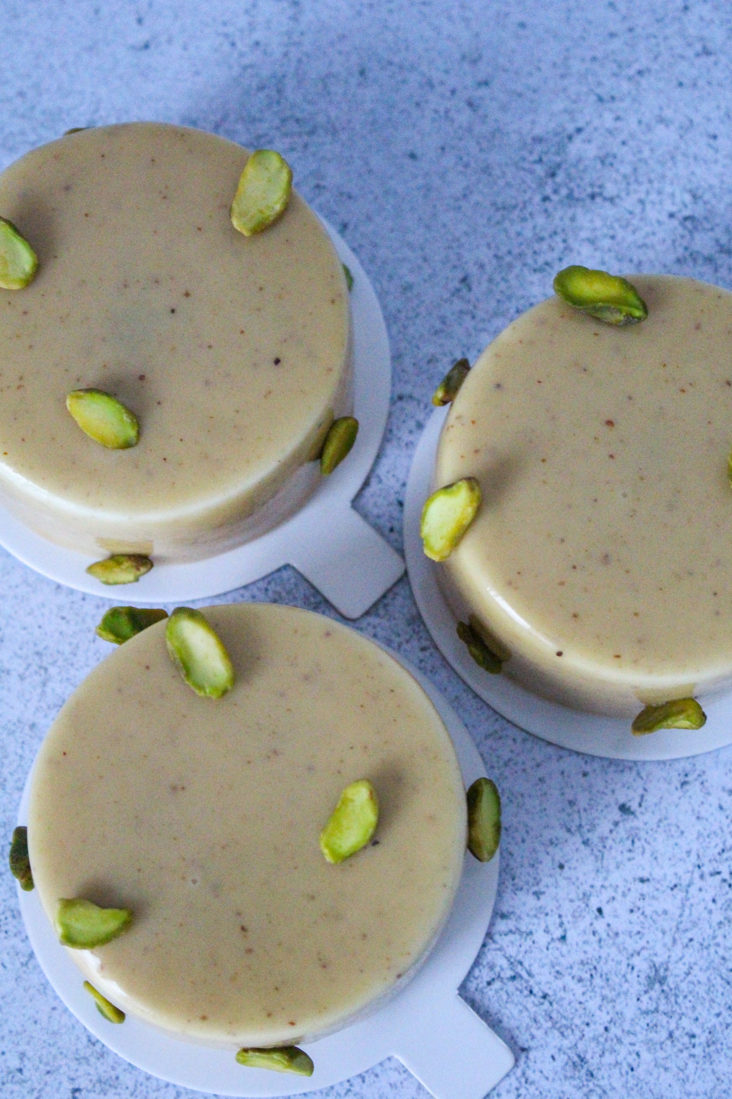 Entremet pistache et fleur d'oranger